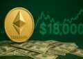 ETH sobre dinero, gráficas en verde y el precio de USD 18.000.