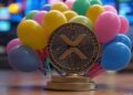 Una moneda de XRP rodeada de globos de colores.