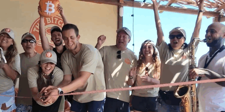 Inauguración de un Bitcoin Café en Isla Mujeres de México.