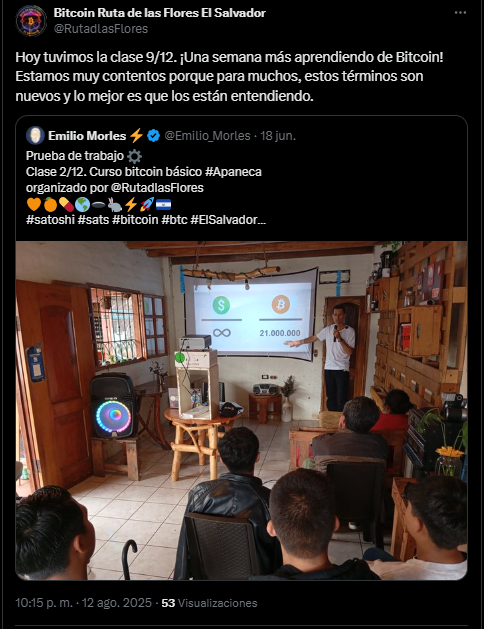 Clase sobre bitcoin en la comunidad de Santa Ana en El Salvador.