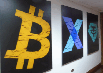 Logo de Bitcoin junto al de la empresa venezolana Crixto y Tether.