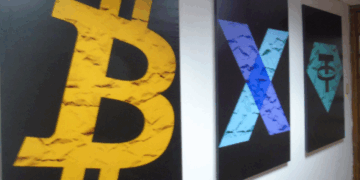 Logo de Bitcoin junto al de la empresa venezolana Crixto y Tether.