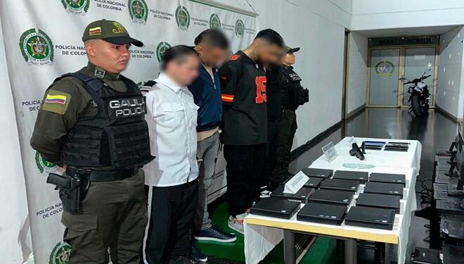 Quedaron detenidos los involucrados de la red de estafas con criptomonedas desarticulada. Fuente: Policía Nacional de Colombia.