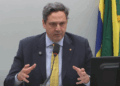 Diputado Luiz Philippe de Orleans durante el debate sobre una reserva de bitcoin para Brasil.