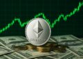 ETH con dinero alrededor y gráficas en verde.