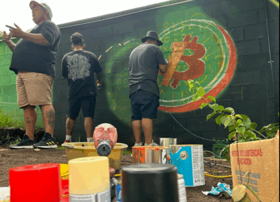Comunidad de El Salvador crea un museo al aire libre con murales de bitcoin