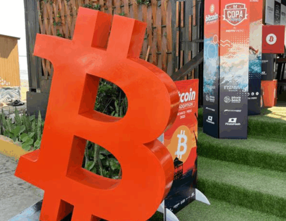5 Imágenes del impacto de bitcoin en las calles de Huanchaco, Perú