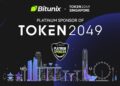 Silueta de ciudad en fondo negro, azul y púrpura con logo de Bitunix y de Token2049 Singapore