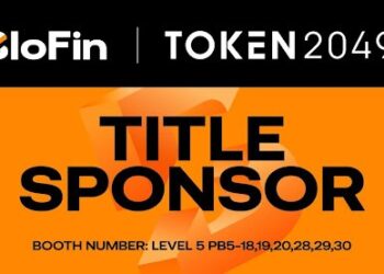 Logos de BloFin y Token2049 en fondo negro y naranja