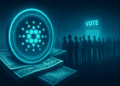 Imagen elaborada con Grok a partir del siguiente texto: "genera una imagen de una moneda de Cardano rodeada de billetes de dólares estadounidenses. De fondo añade personas haciendo fila para ingresar a una votación. Usa un estilo futurista y tecnológico. El formato debe ser 16:9".