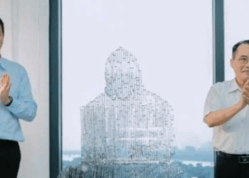 Estatua de Satoshi Nakamoto en Vietnam.