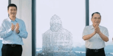 Estatua de Satoshi Nakamoto en Vietnam.