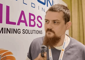 Fotografía de Luke Dashjr hablando en una entrevista.