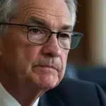 Rostro de Jerome Powell presidente de la FED.