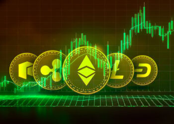 Criptomonedas verdes delante de un gráfico de velas.
