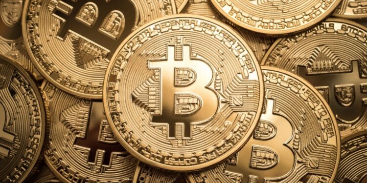 Monedas de BTC apiladas.