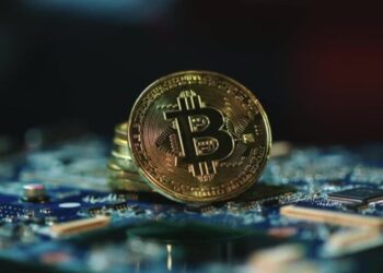 Bitcoin sobre una tarjeta de computadora.