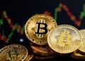 Gráfico de precio genérico y monedas de bitcoin.