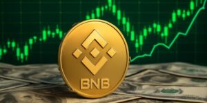 Moneda física de BNB delante de un gráfico de precio con velas japonesas verdes.