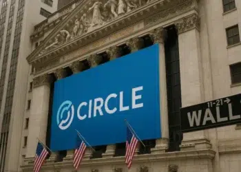 Logo gigante de Circle en Wall Street.