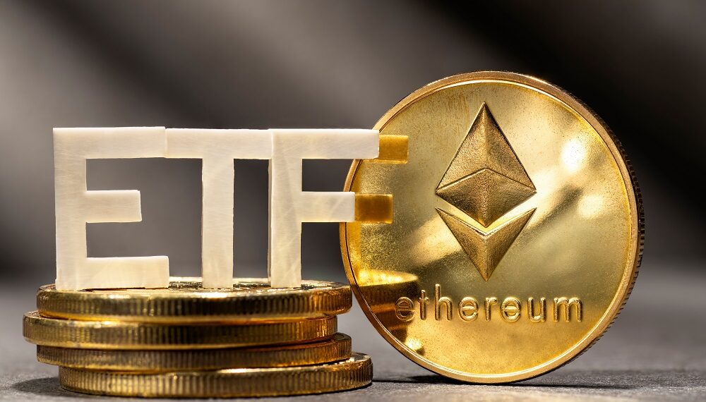 moneda de Ethereum con las letras ETF a un lado.