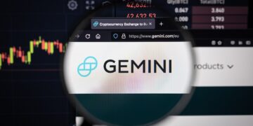 Logo de Gemini ampliado por una lupa.