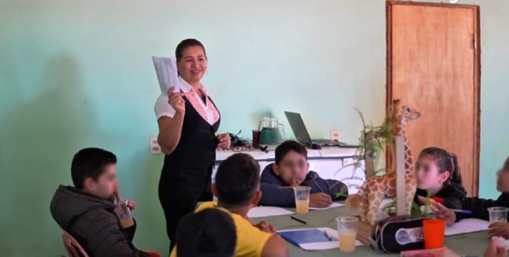 Lisa Vera dando clases de BTC.