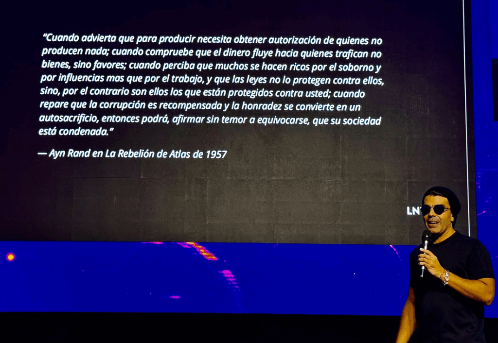 Lunaticoin durante su presentación en "Acelerando Bitcoin" 2025 en Asunción, Paraguay