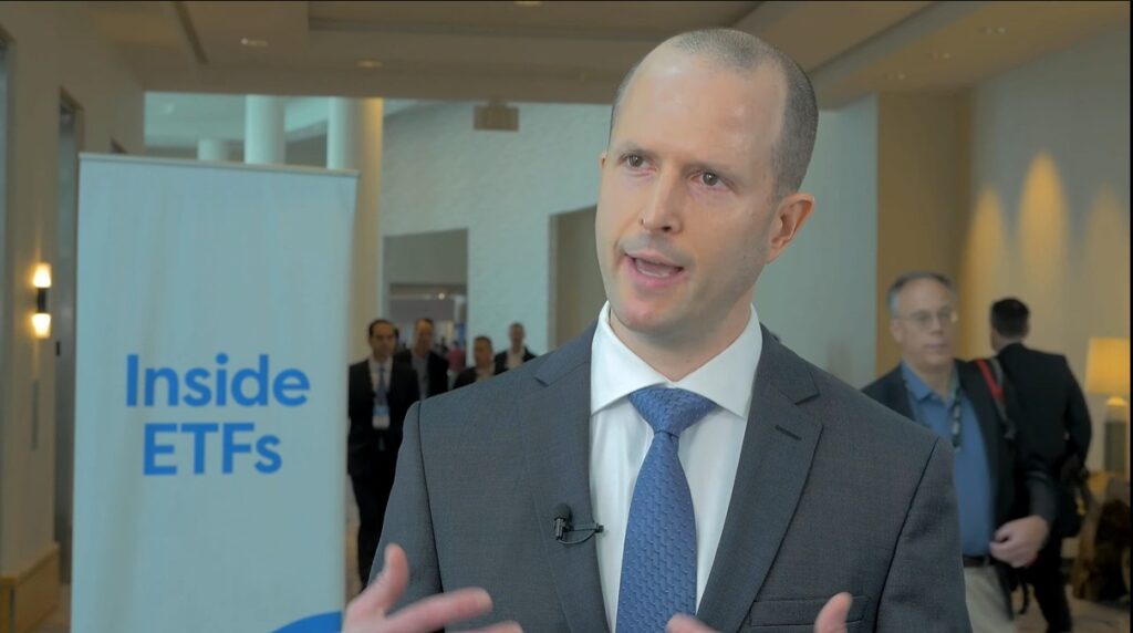 Nate Geraci ofrece declaraciones a los medios.