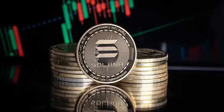 Monedas de solana con un gráfico de precios.