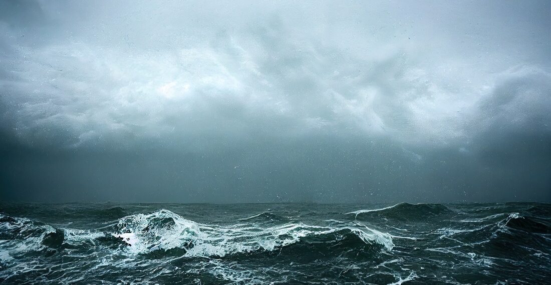 Fotografía de una tormenta en el mar.