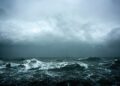 Fotografía de una tormenta en el mar.