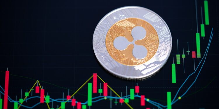 Una moneda de Ripple junto a gráfico de precios.