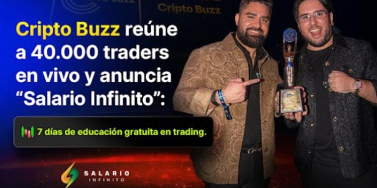 Dos hombres señalando un trofeo, en fondo azul y naranja, con logo de Salario Infinito.