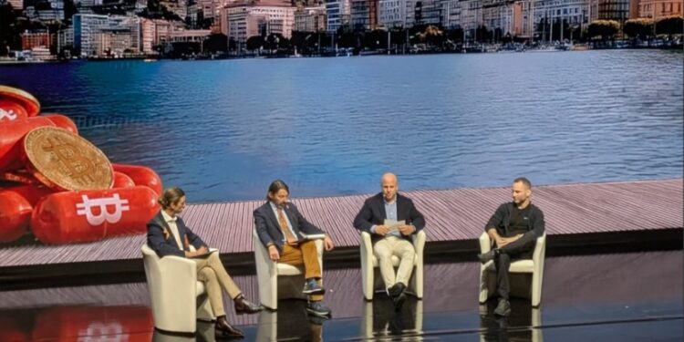 Panel de la conferencia Plan B Forum en 2025