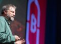 Nick Szabo dando una conferencia.