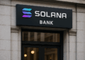 Imagen generada mediante inteligencia artificial de un banco cuyo letrero dice "Solana".