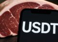 Imagen donde se ve carne y un celular con USDT.