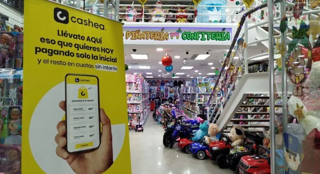 Fotografía de local comercial con un anuncio de Cashea.