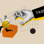 Ilustración conceptual de un hombre corriendo con una moneda de criptomoneda mientras una gran mano con la palabra “Taxes” intenta alcanzarlo