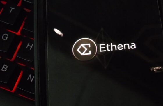 ¿Por qué la stablecoin de Ethena cayó de precio solo en Binance?