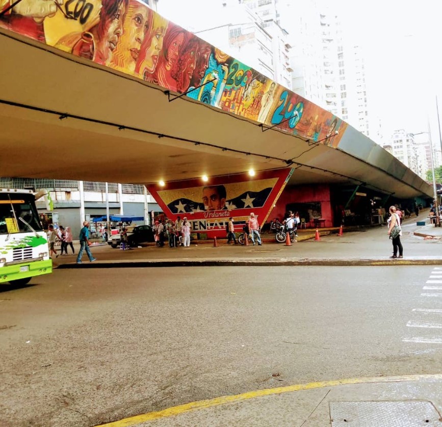 Photograph of the Av bridge. Armed Forces in Caracas.