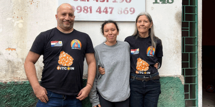 Integrantes de Fundación Guadalupe y Escuelita Bitcoin.
