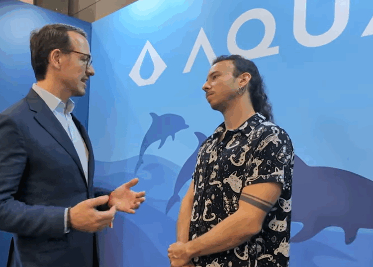 Iván Gómez entrevistando al príncipe Felipe de Serbia y Yugoslavia en BTC Prague 2025.
