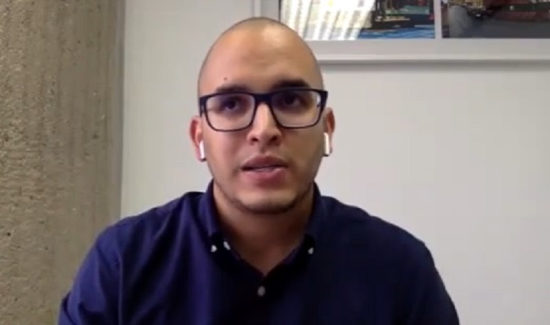 José Miguel Faría conversando.