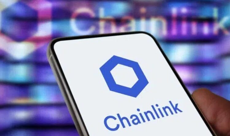 El logo de Chainlink en un teléfono inteligente.