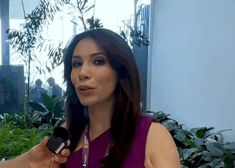 Lorena Almada siendo entrevistada por CriptoNoticias.
