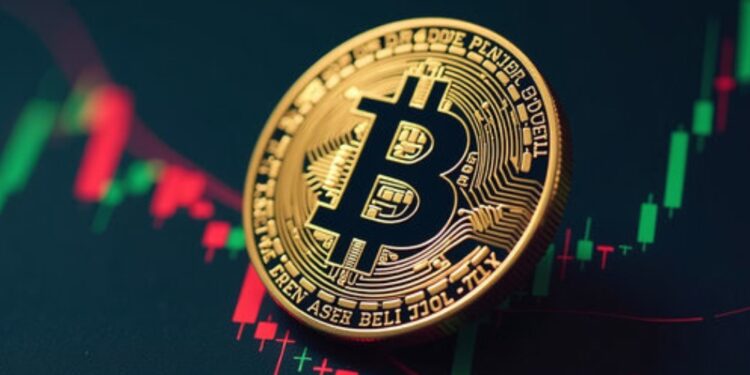 Moneda física de bitcoin dorada sobre gráficos de mercado con velas rojas y verdes.
