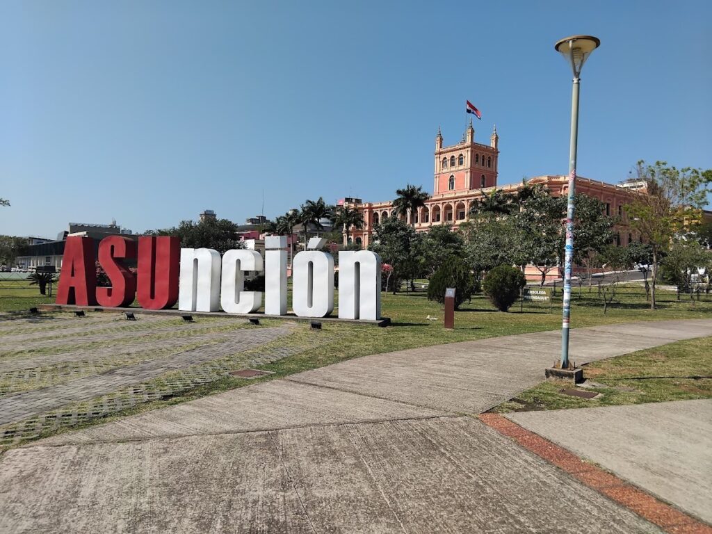 Vista del Palacio de López, sede del Gobierno Nacional de Paraguay.