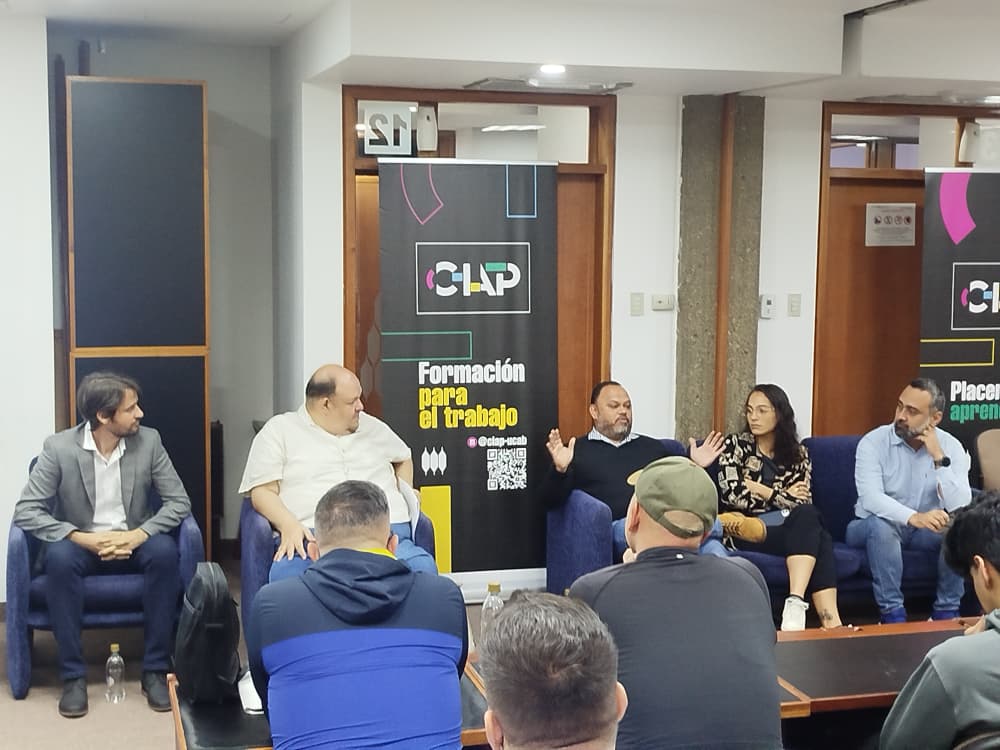 Panelists share their experience on bitcoin and cryptocurrency coverage